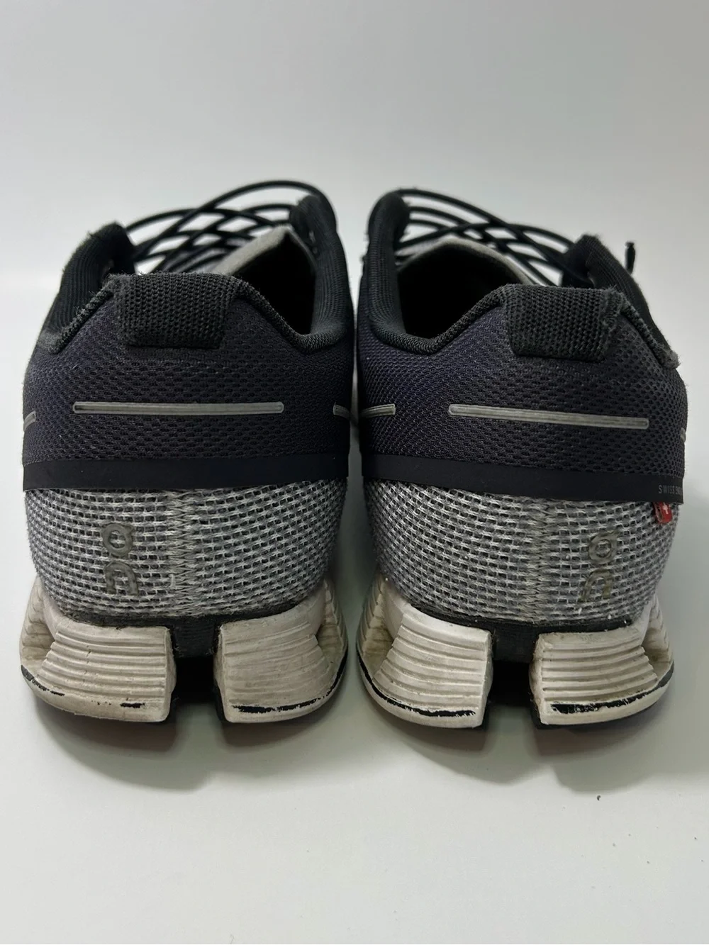 On Cloud 5 Men’s Size 11 Gray Athletic Running Walking Shoes Sneakers Comfort